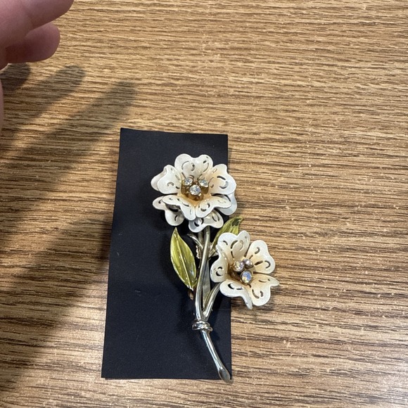 CORO Vintage White Enamel Flower Brooch Cutout Petals AB Rhinestones - Picture 5 of 5